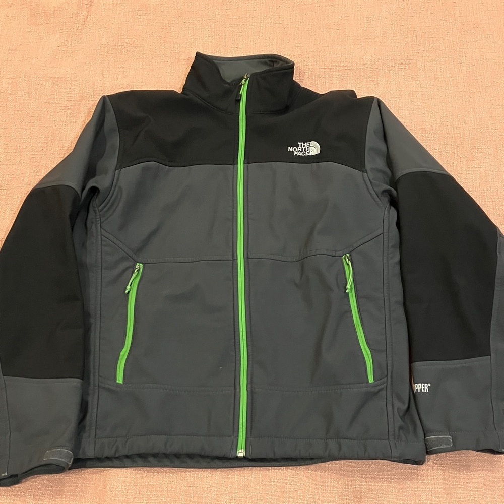 The North Face windbreaker shell med men’s Jacket with Lime Highlights